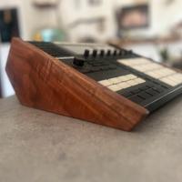 Maschine MK3 supporto legno di noce