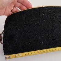 borsetta nera con coralli 