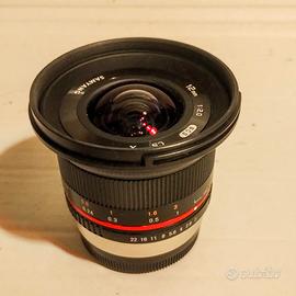 Samyang 12mm f/2.0 con attacco Fuji X.