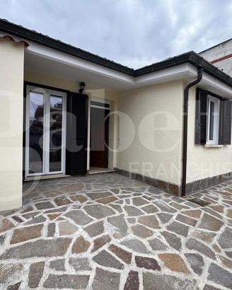 Appartamento Marino [249 via einaudiVRG] (Frattocc