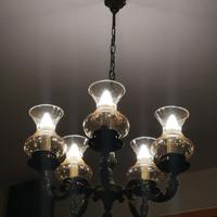 Lampadario in metallo e vetro per sala o camera