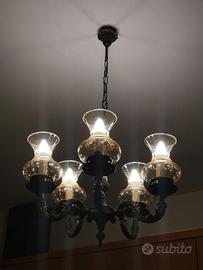 Lampadario in metallo e vetro per sala o camera