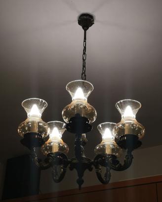 Lampadario in metallo e vetro per sala o camera