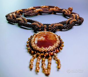 COLLIER ARTIGIANALE IN MICROPERLE DI VETRO E AGATA