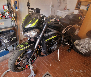Triumph street triple 765 RS