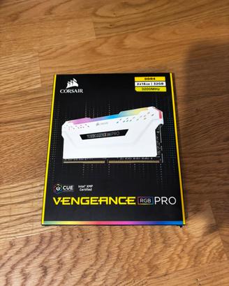 RAM Corsair Vengeance 32 GB DDR4 3200mhz bianche