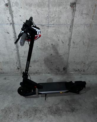 Monopattino elettrico Navee S60+casco+catena
