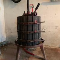 Antico torchio per vendemmia