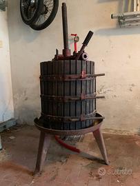 Antico torchio per vendemmia