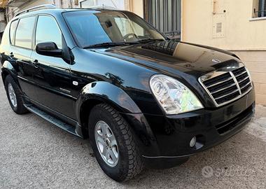 Ssangyong REXTON II 2.7 XDi TOD Autocarro