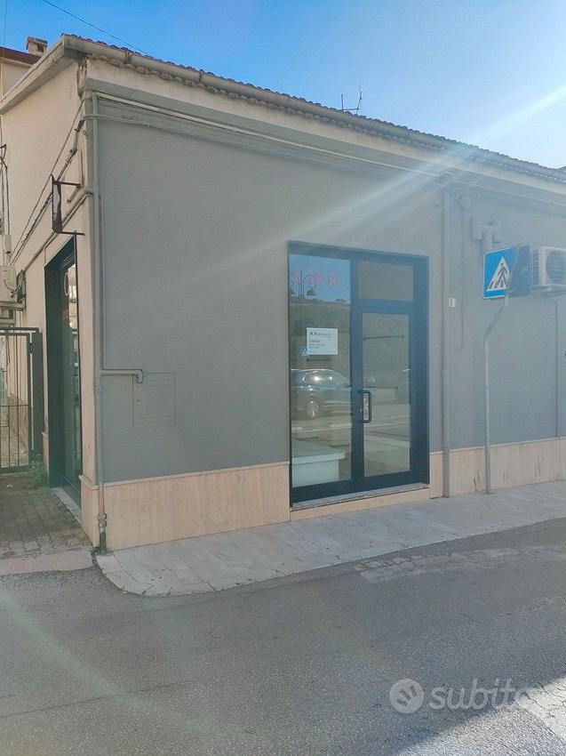Locale commerciale zona stazione - Vista 2