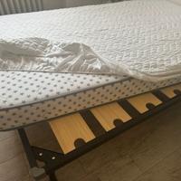 Letto con doghe e materasso