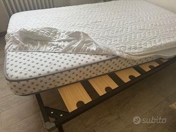 Letto con doghe e materasso