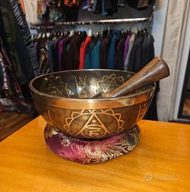 Campana Tibetana incisa con Chakra