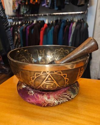 Campana Tibetana incisa con Chakra