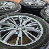 cerchi 18 originali Stelvio gommati Michelin 