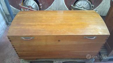 Baule Antico in Cipresso con Maniglie