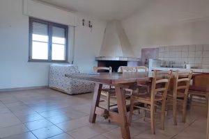 casetta ricovero attrezzi con ampio terreno