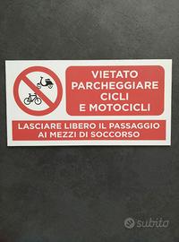 Cartello vietato parcheggiare cicli e motocicli