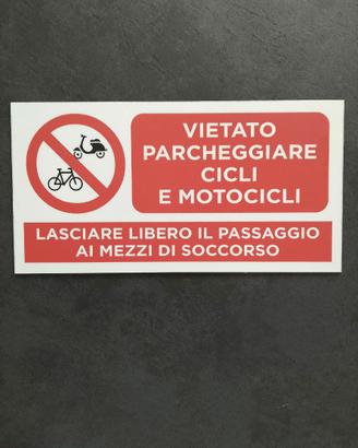 Cartello vietato parcheggiare cicli e motocicli