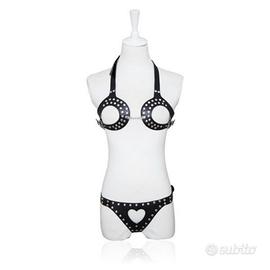 intimo due pezzi con borchie