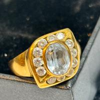 Anello in oro giallo, acquamarina e diamantini