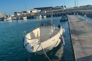 Barca open con carrello non omologato