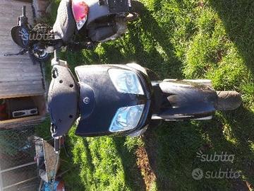 Yamaha XC 300 - 2010 / pezzi di ricambio