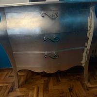 Mobili in foglia di argento