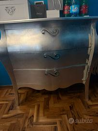 Mobili in foglia di argento