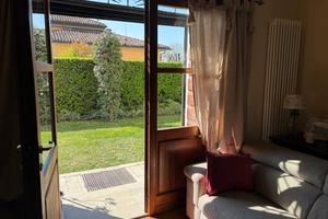 Appartamento in Rustico con Doppio Giardino