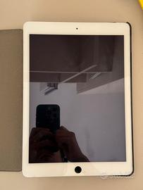 iPad Air 2 A1567 da riparare – batteria gonfia