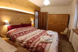 Bilocale piano terra Dimaro con posto auto esterno