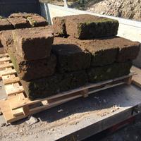 Mattoni in tufo arredo giardino