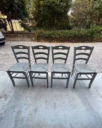 Sedie di legno
