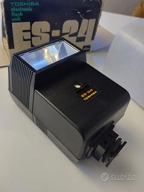 Toshiba ES24 flash elettronico vintage foto analog