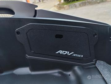 Sportellino vano sottosella Honda ADV Forza 350