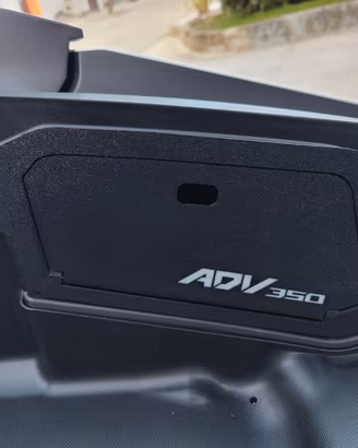 Sportellino vano sottosella Honda ADV Forza 350