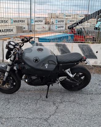 Suzuki 750 modificata cafe racer