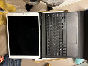 Ipad air con cover e tastiera
