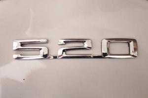 Targhetta scritta logo emblema BMW 520 originale a