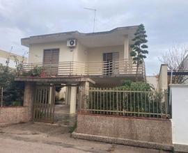 Casalabate: villetta con giardino