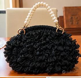 Borsa a uncinetto chiffon nera, manico in perle