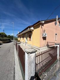 Villa di 220 m² con più di 5 locali a Frosinone