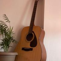 Guiter yamaha F310