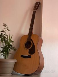 Guiter yamaha F310