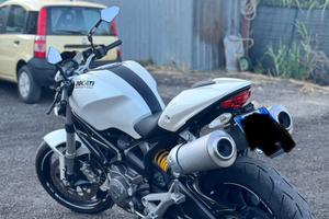 Ducati monster 696 con 6 mila km