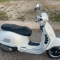 Vespa GTS 300 super sport