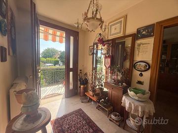 Villa di 204 m² con più di 5 locali e box auto a P