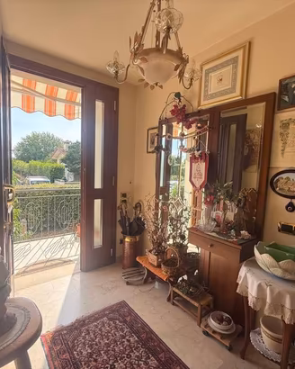 Villa di 204 m² con più di 5 locali e box auto a P